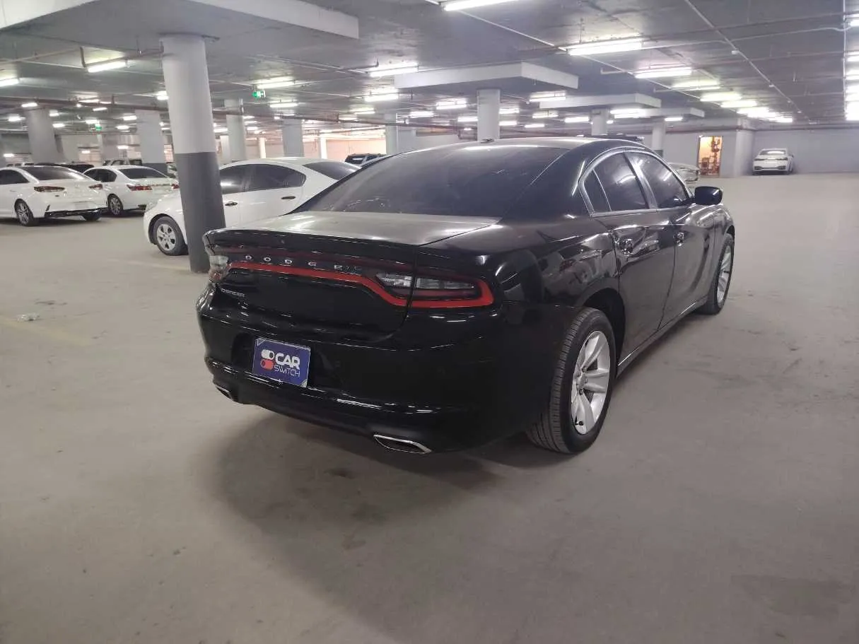 Car image 5