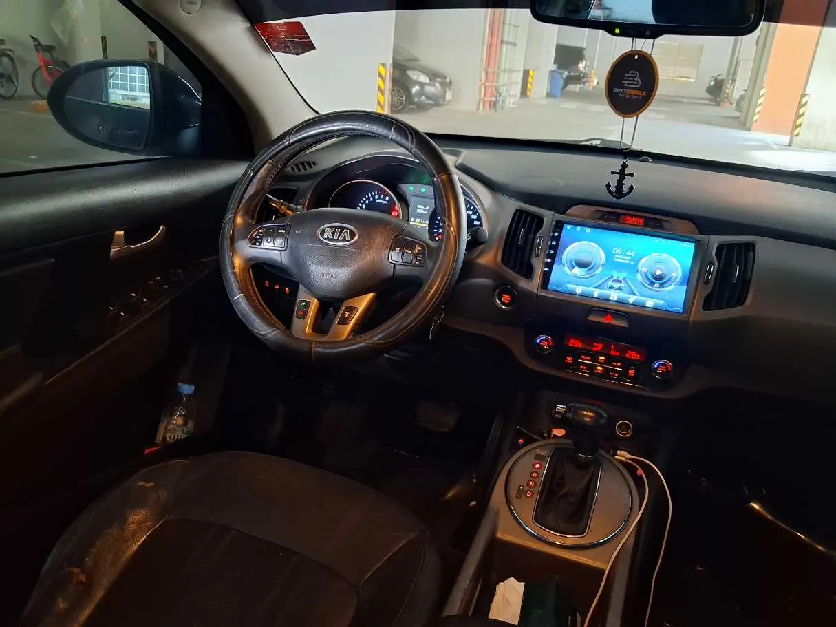 Car image 14
