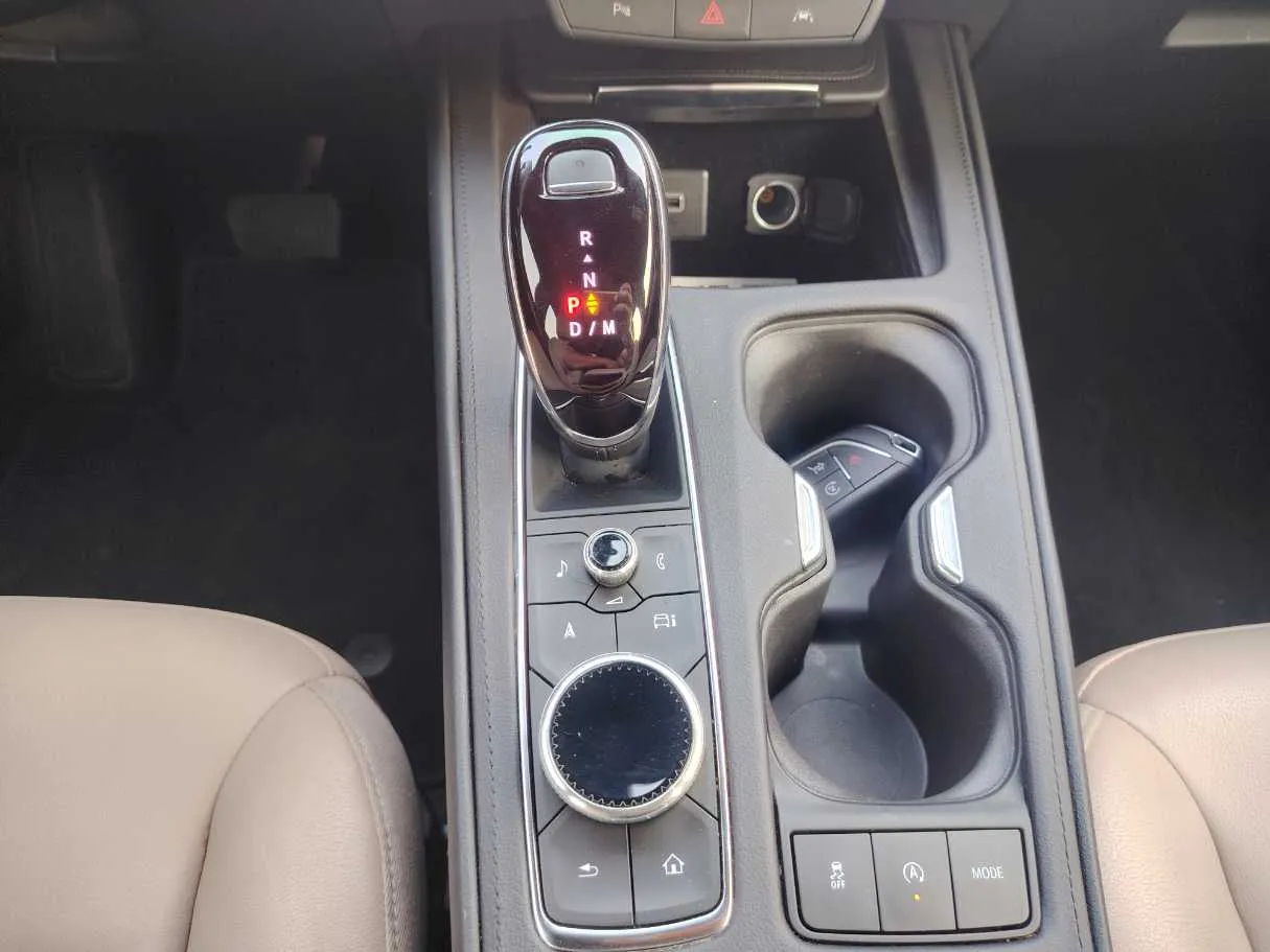 Car image 19