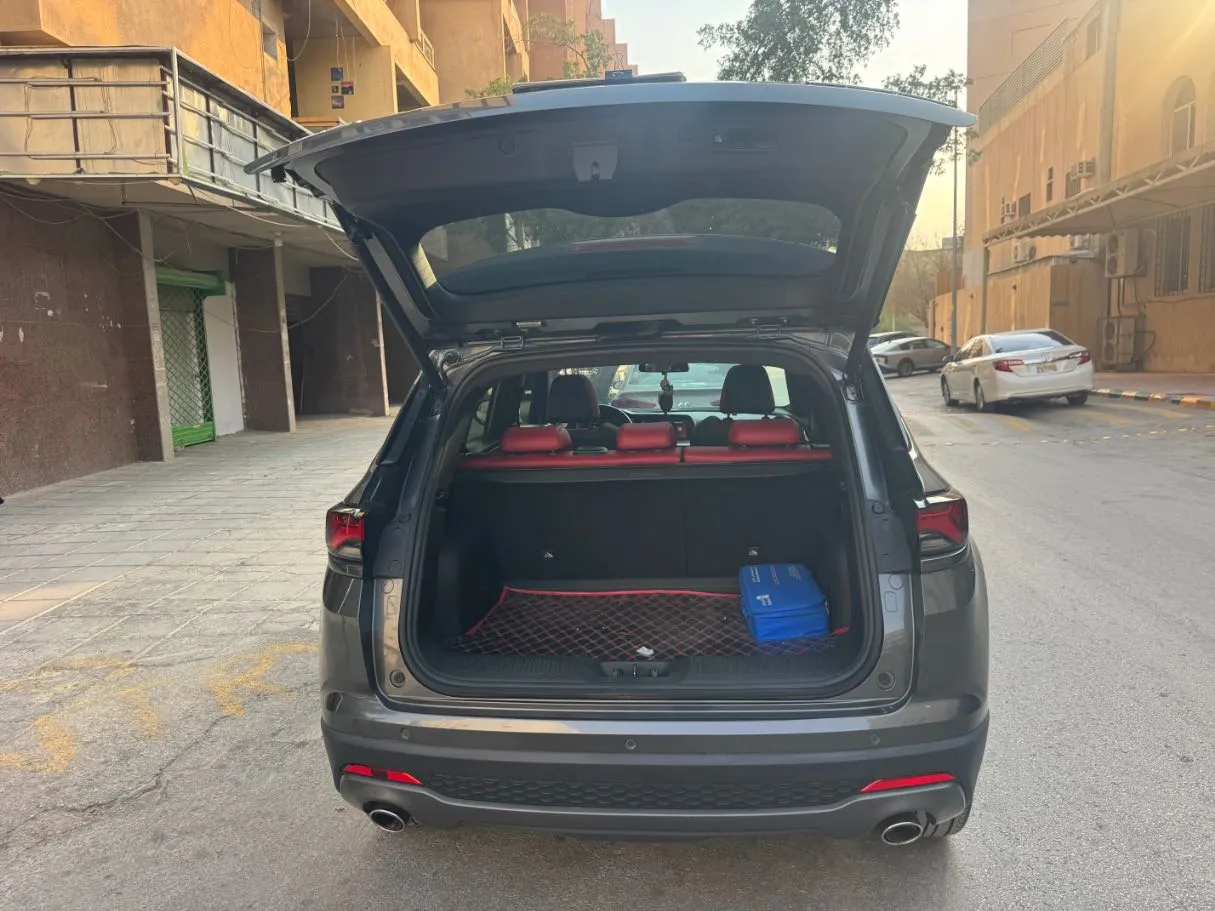 Car image 19