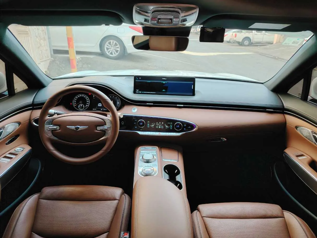 Car image 18