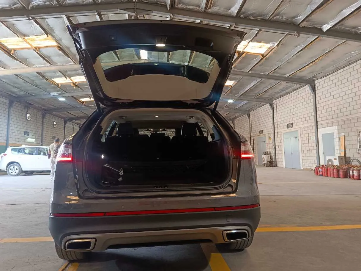 Car image 32