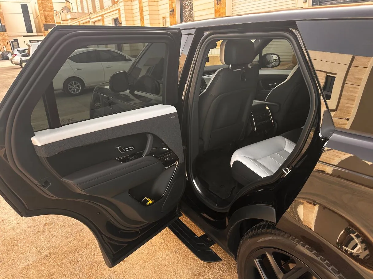 Car image 14