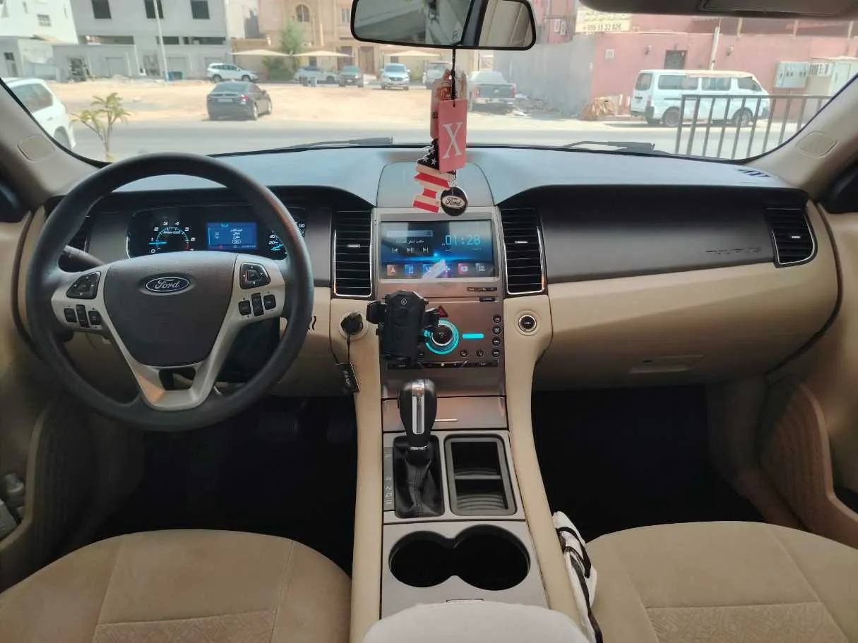 Car image 19