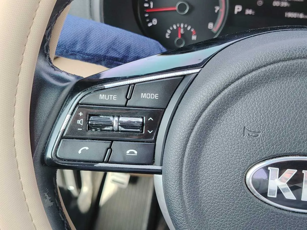 Car image 27