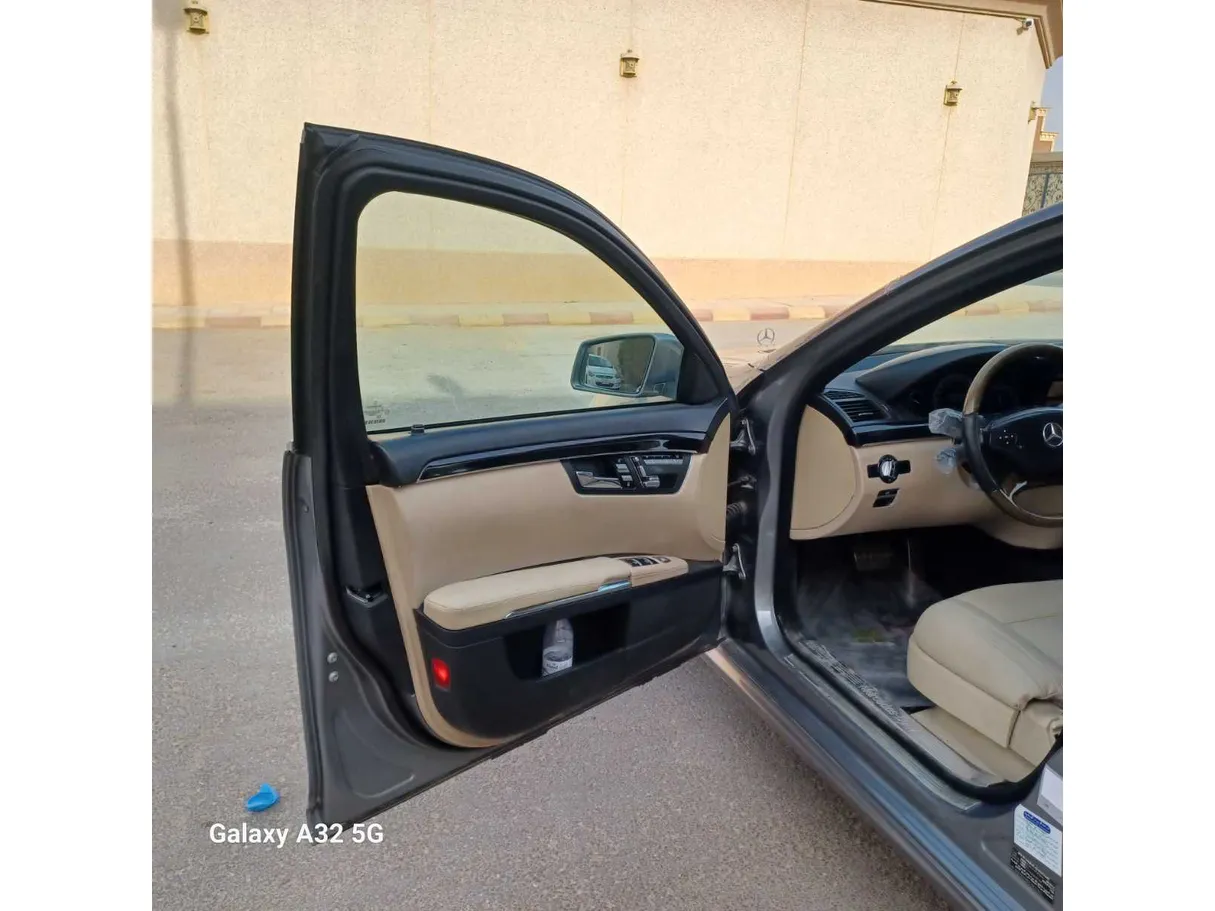 Car image 25