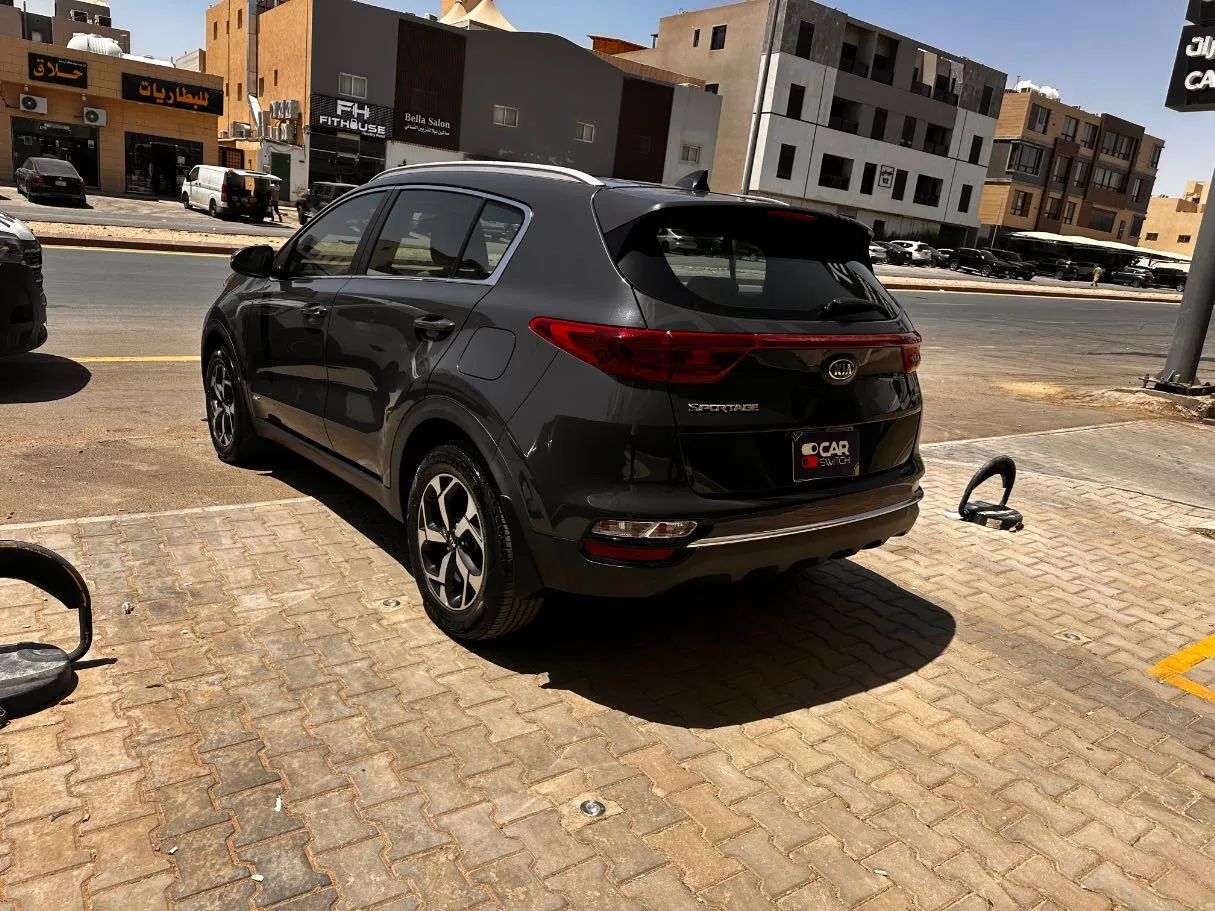 Car image 7