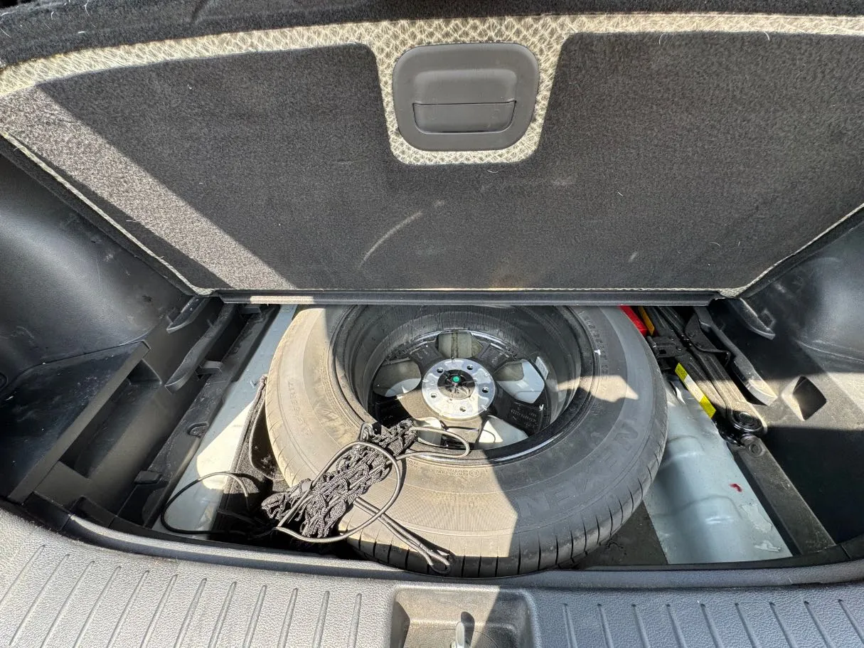 Car image 25