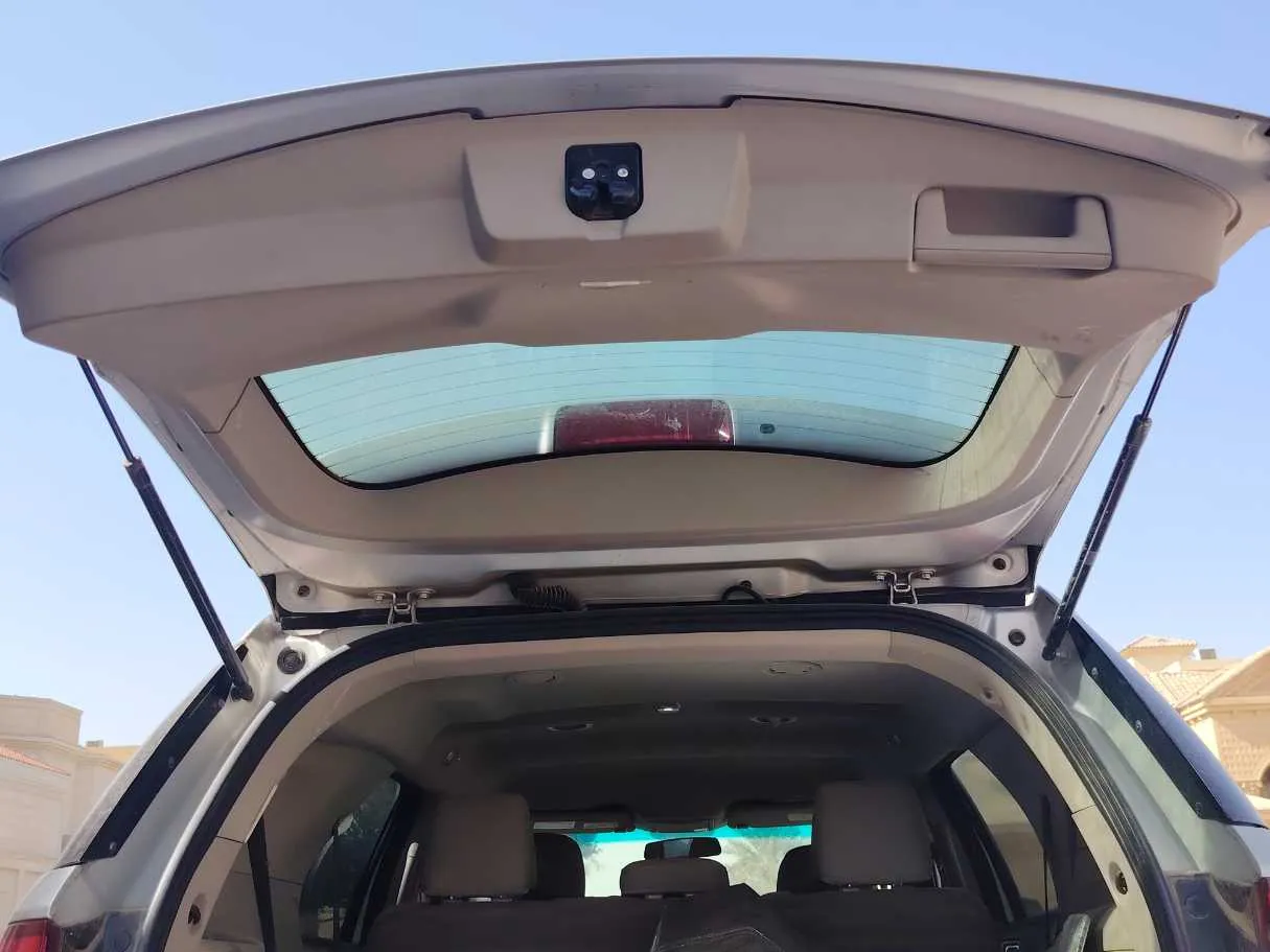Car image 23