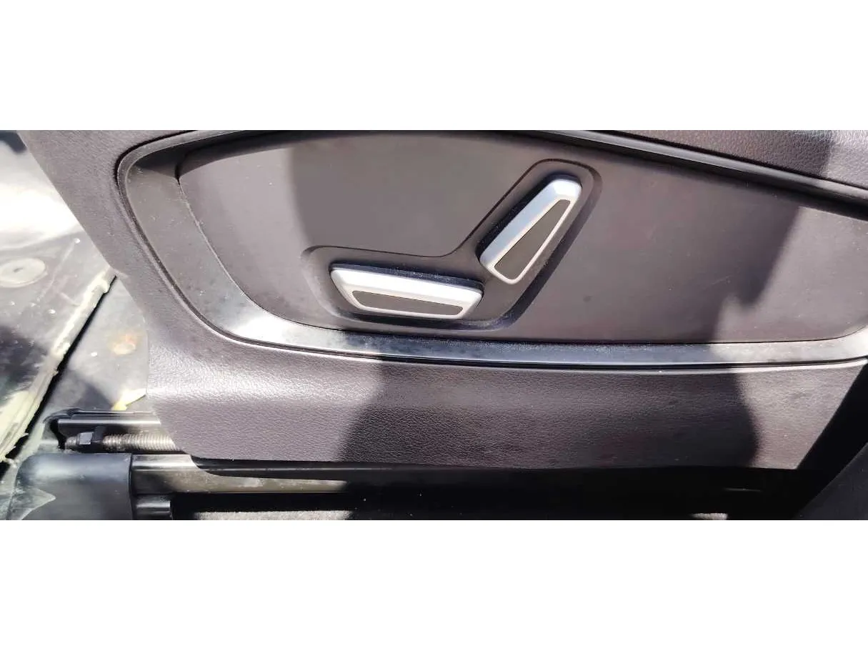 Car image 29