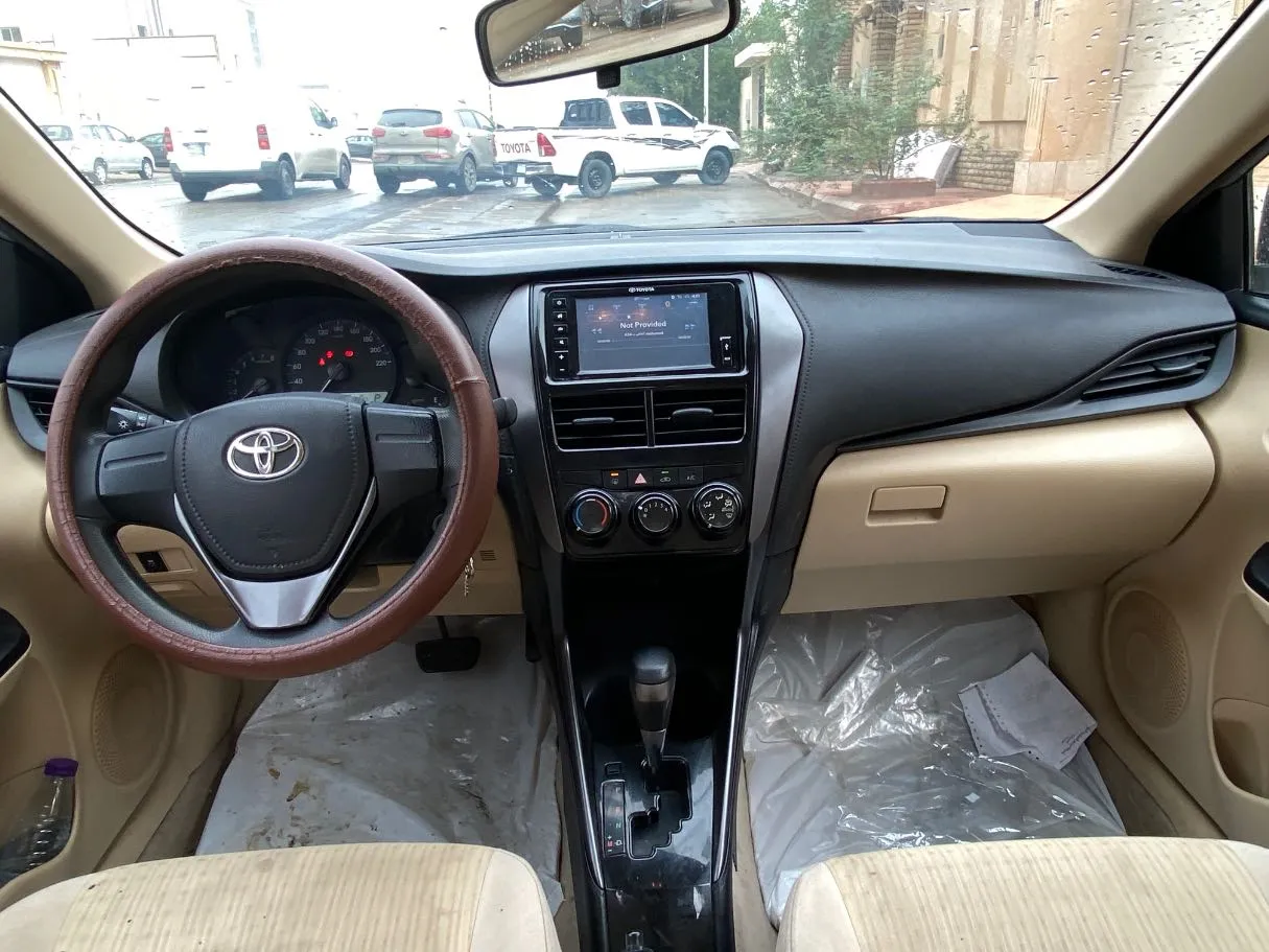 Car image 18