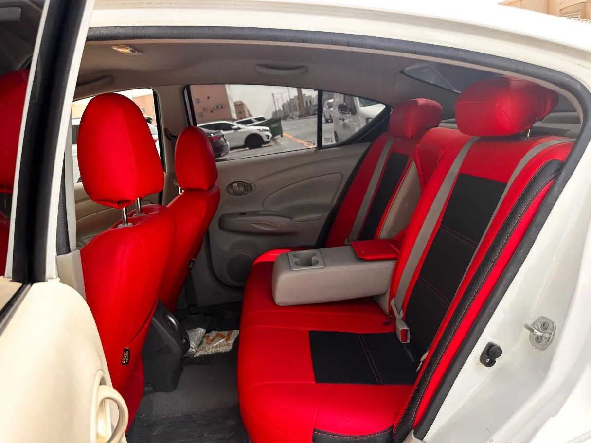 Car image 13