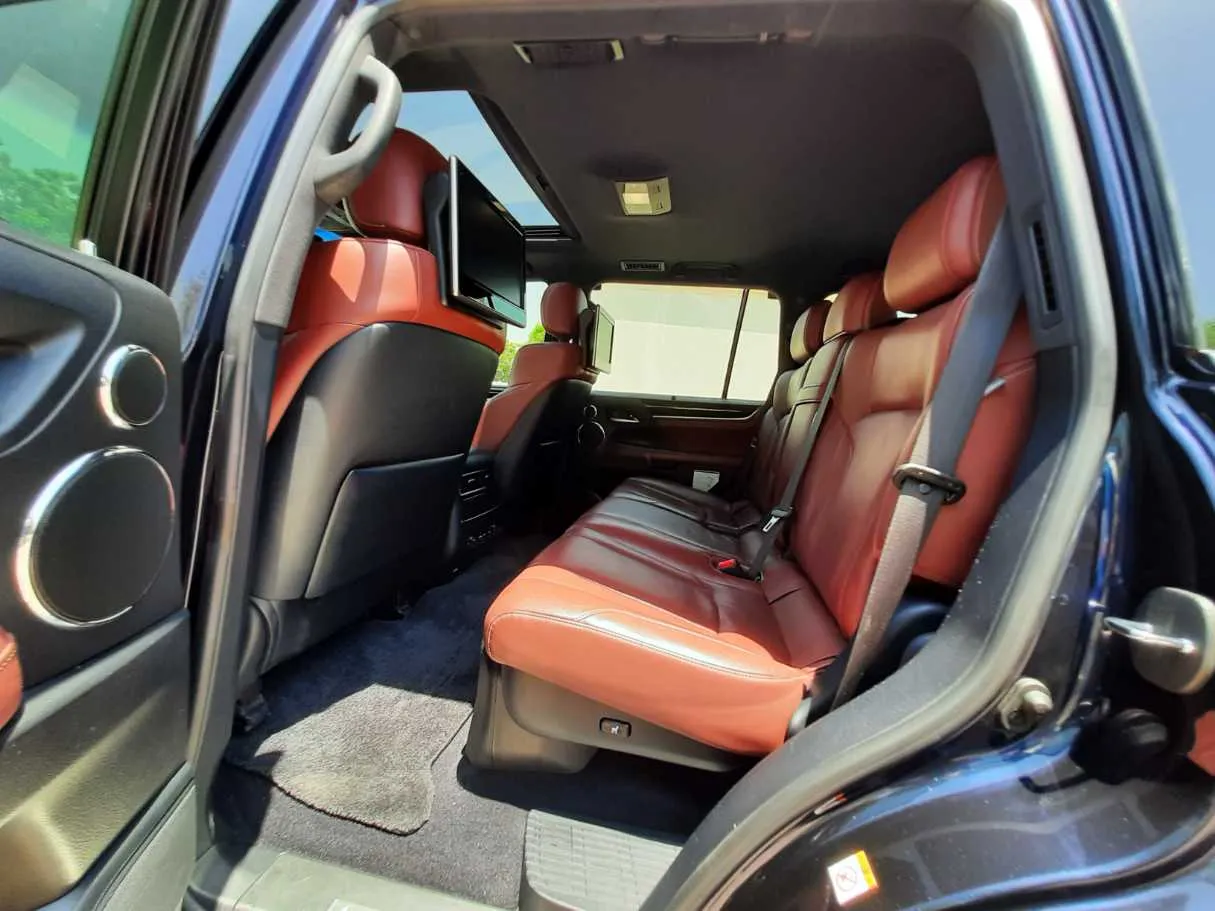 Car image 13