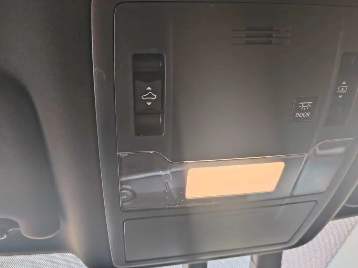 Car image 27