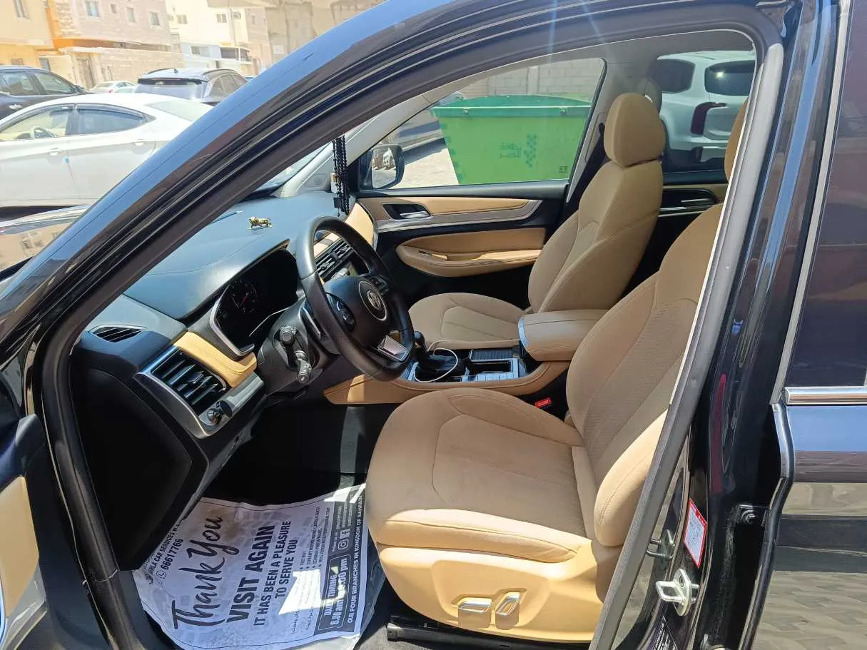 Car image 14