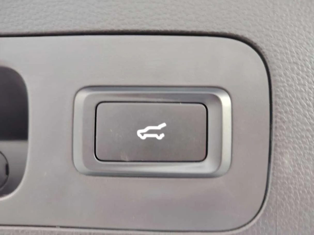 Car image 32