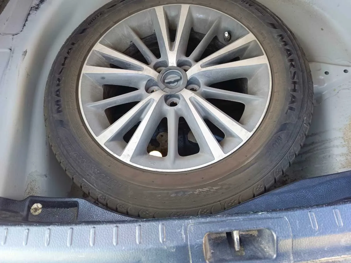 Car image 32
