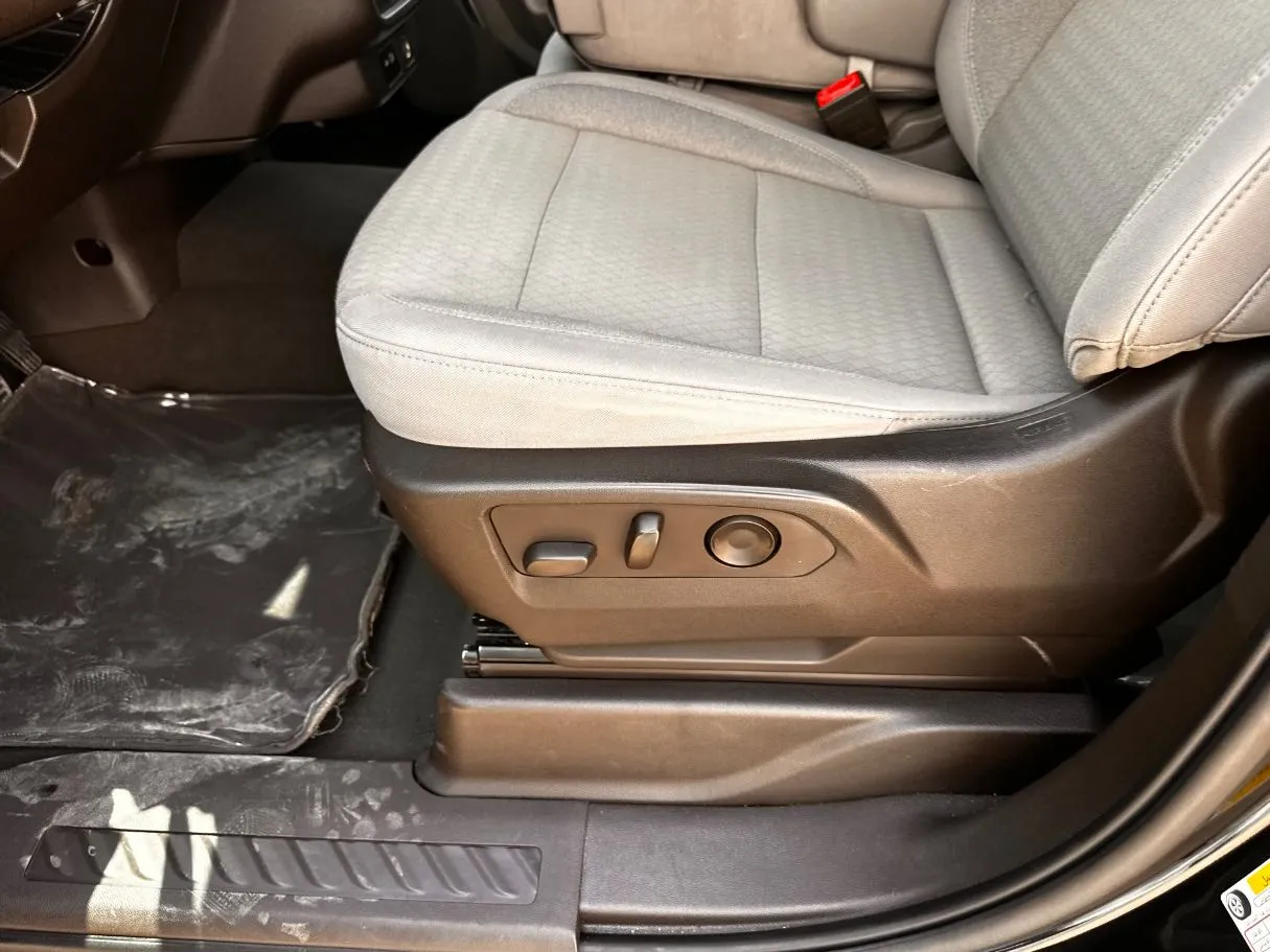 Car image 25