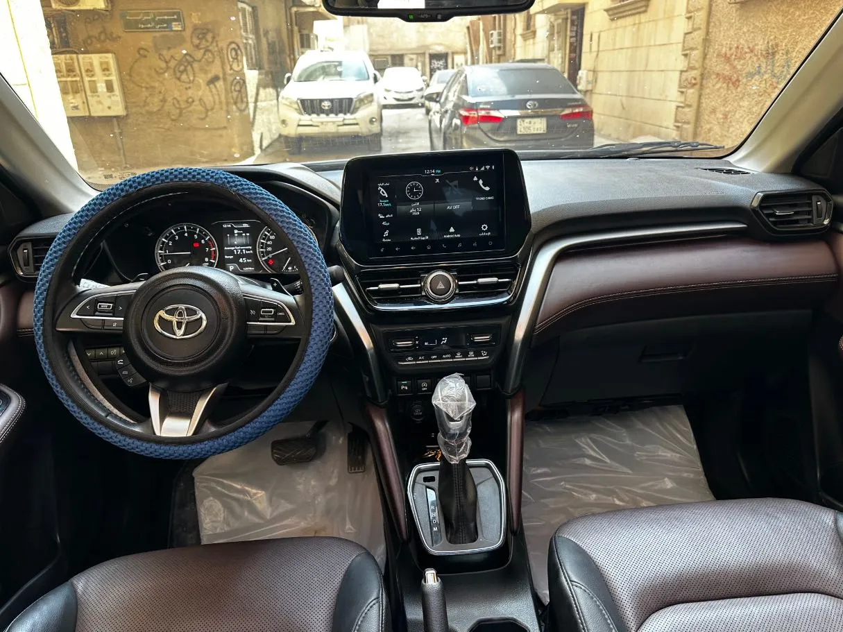 Car image 17