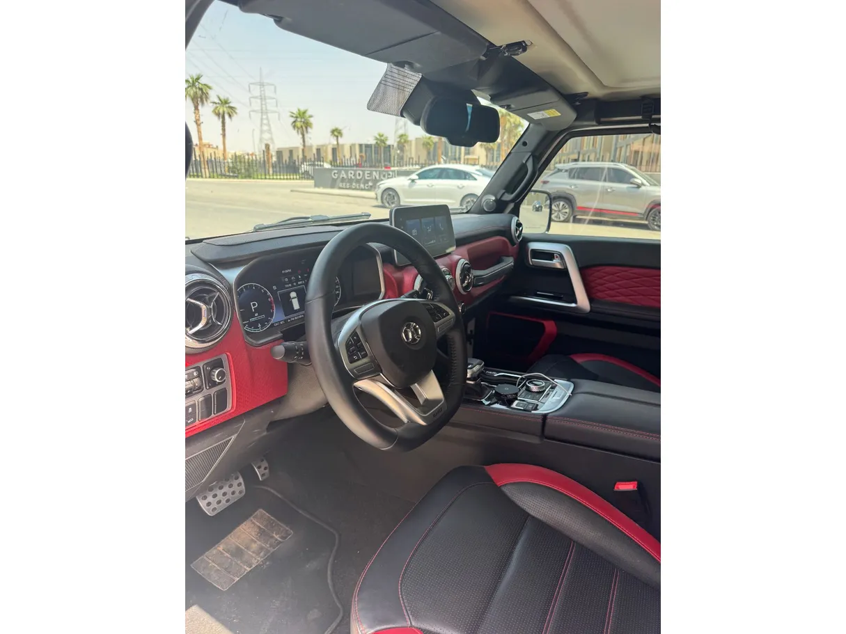 Car image 12