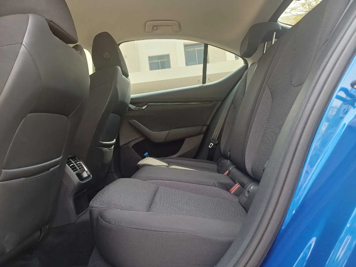 Car image 13