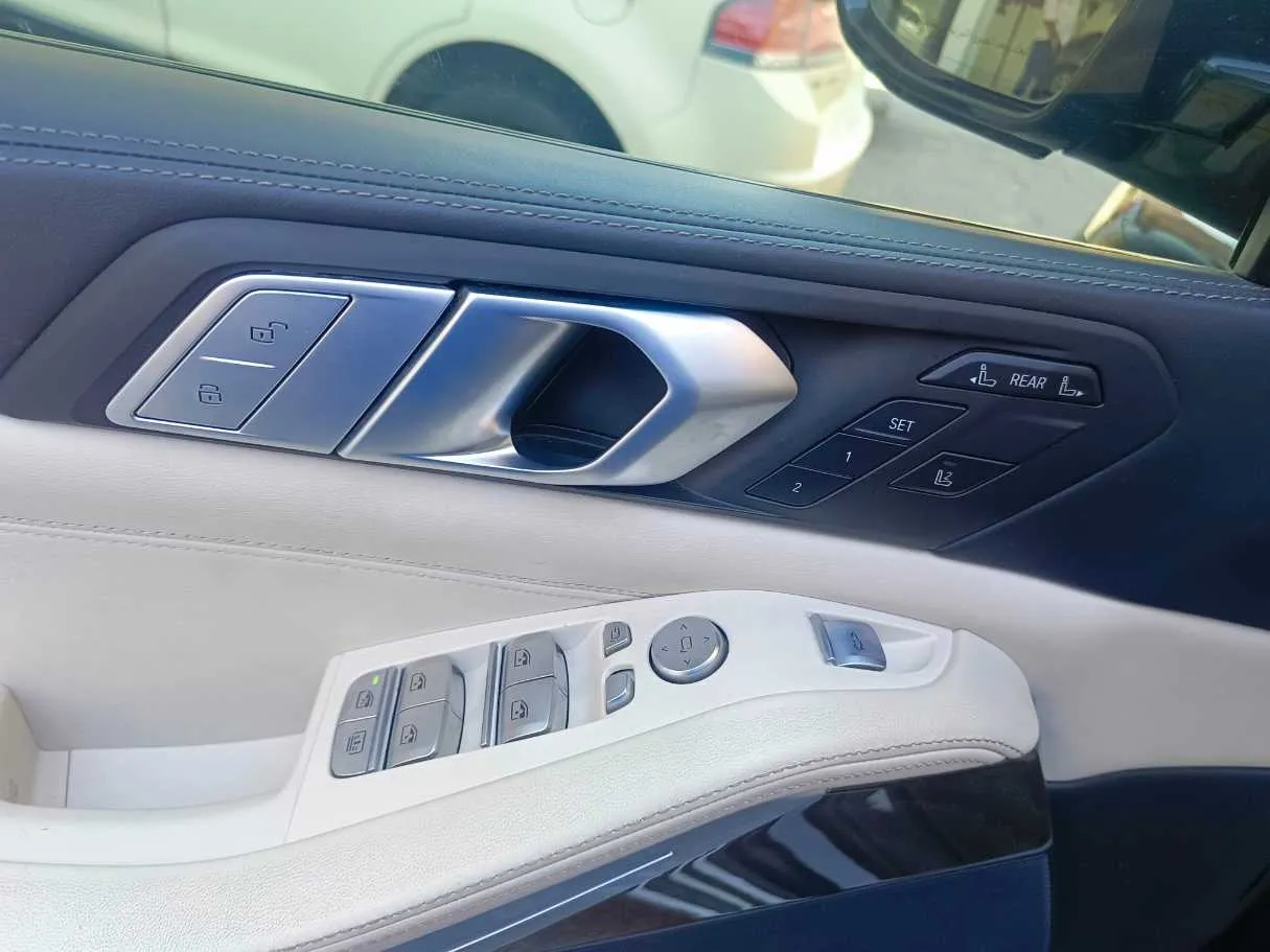Car image 40