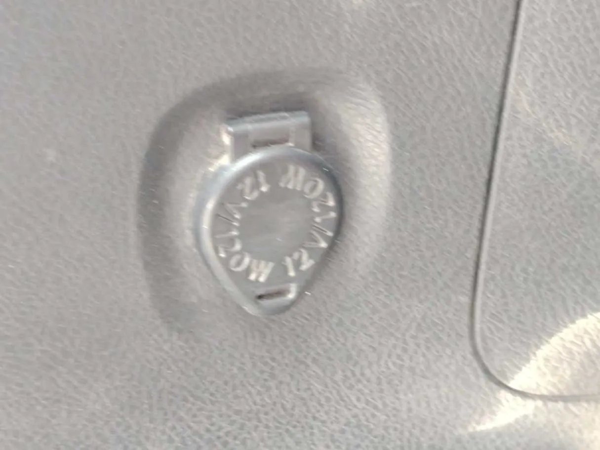 Car image 28
