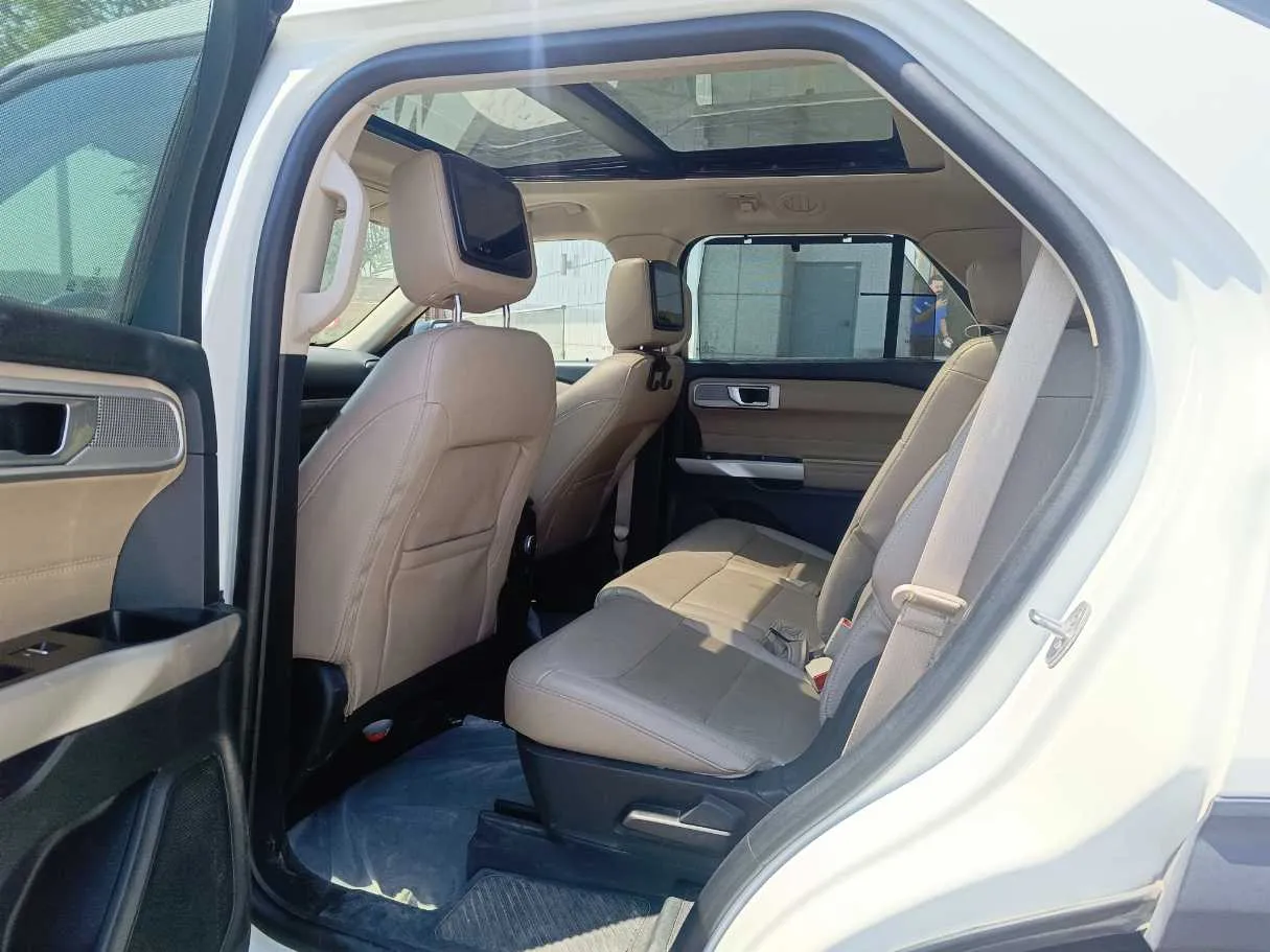 Car image 21