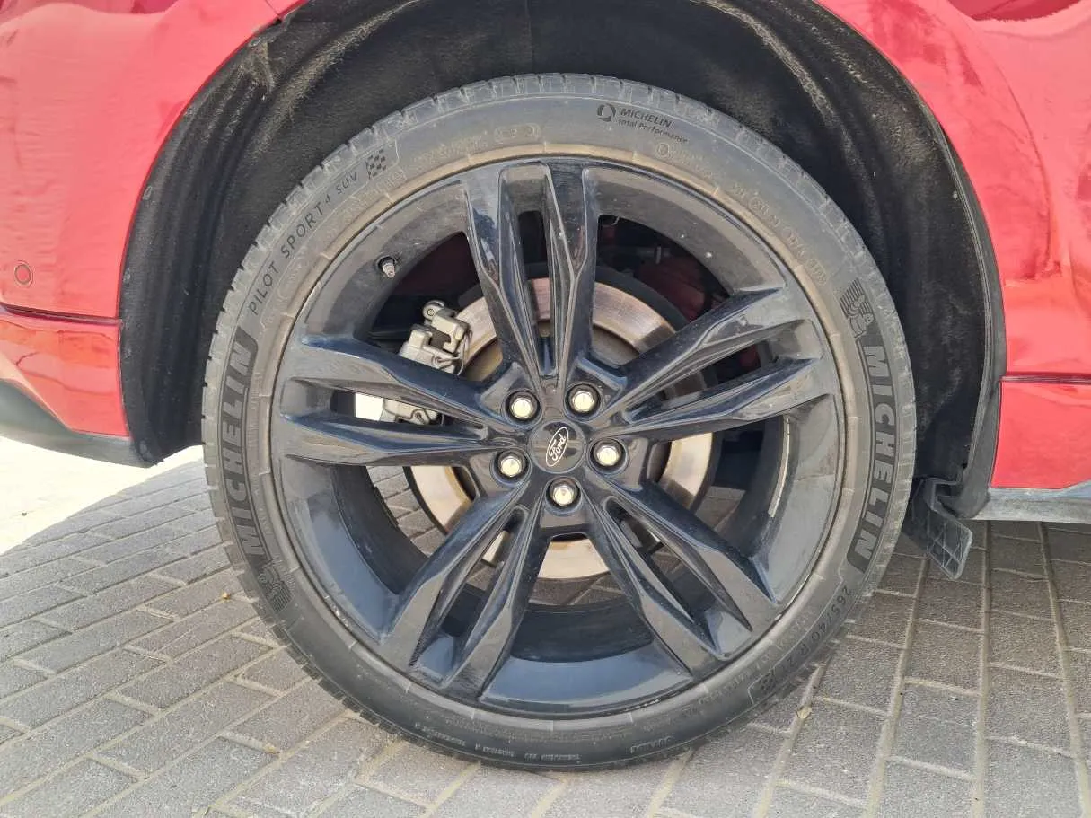 Car image 9
