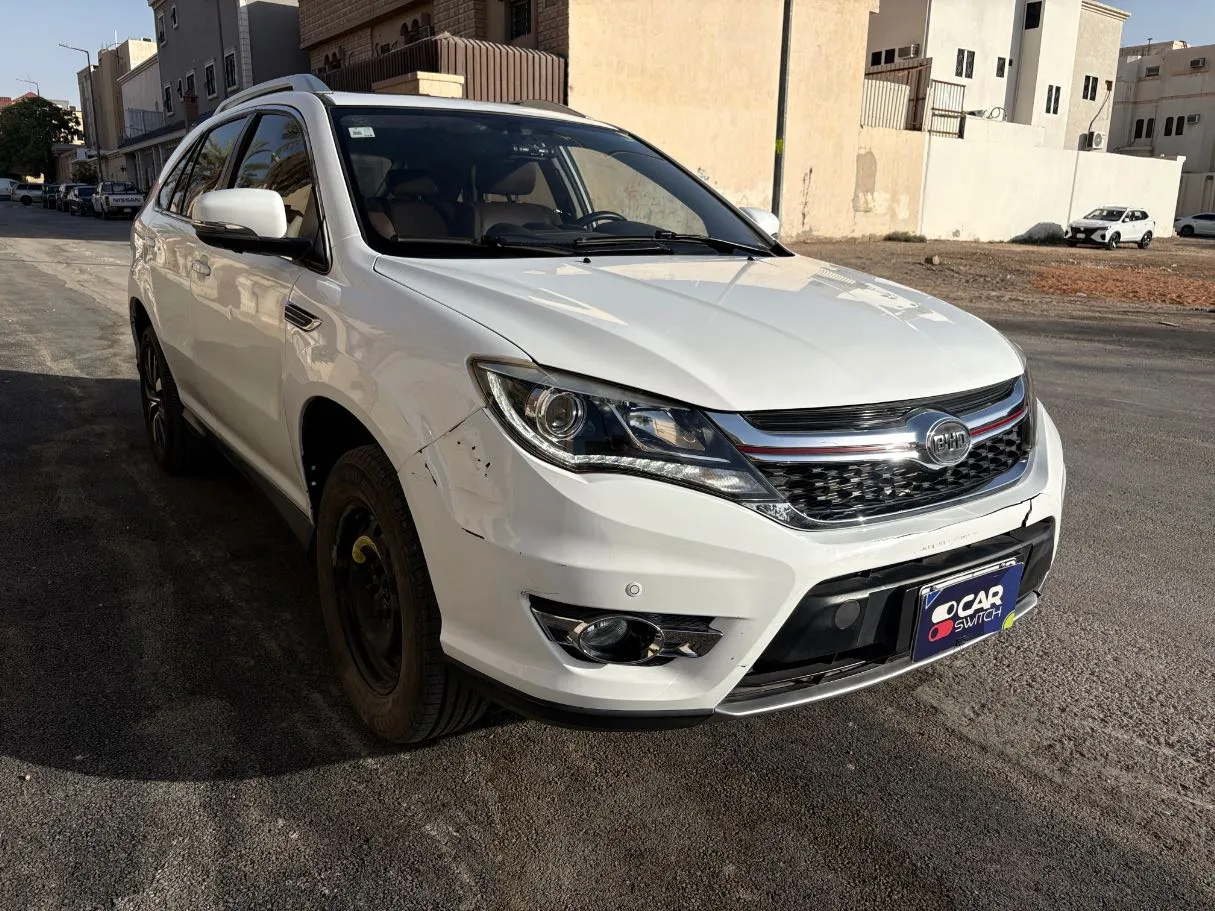 Car image 3