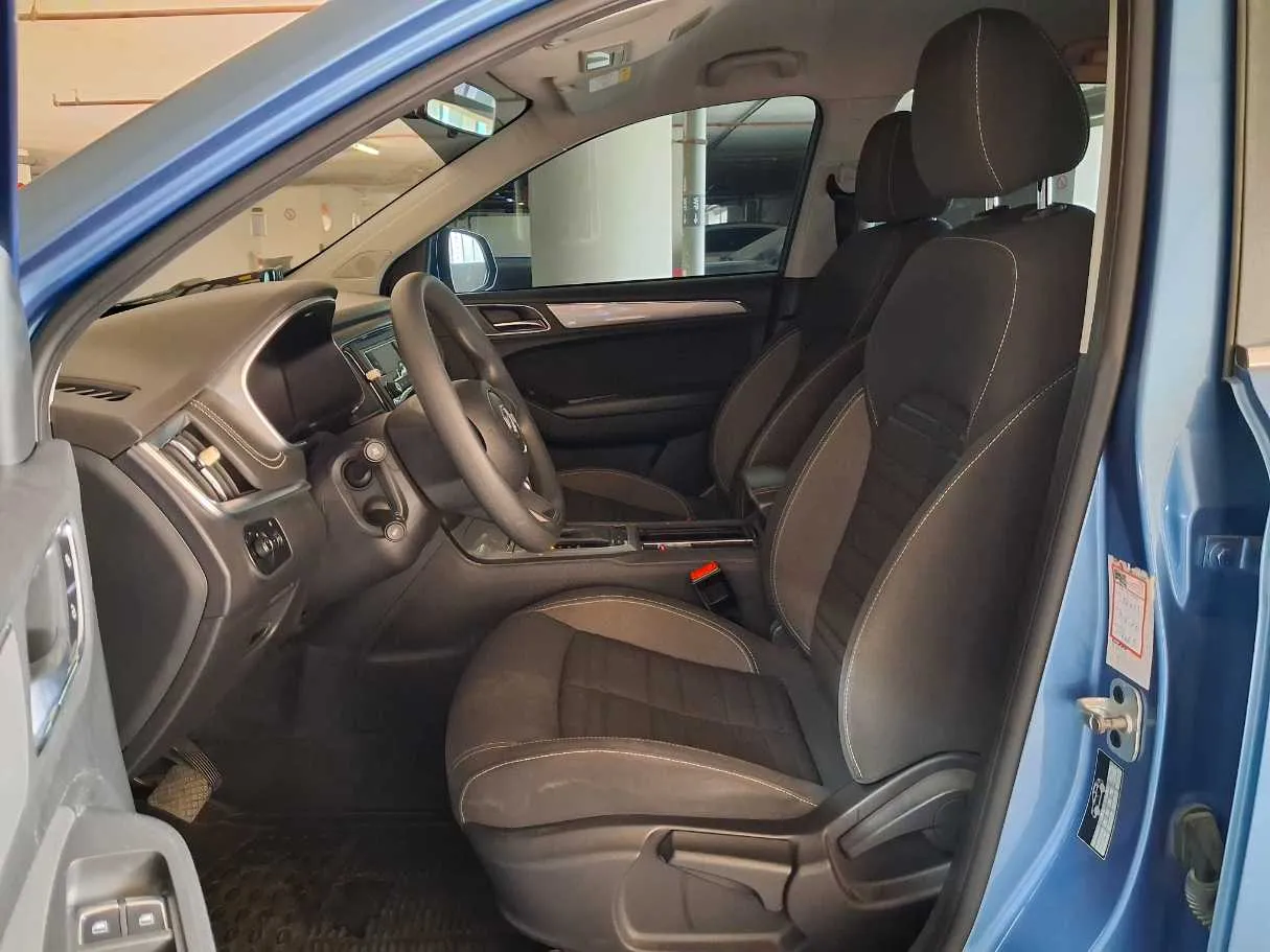 Car image 12