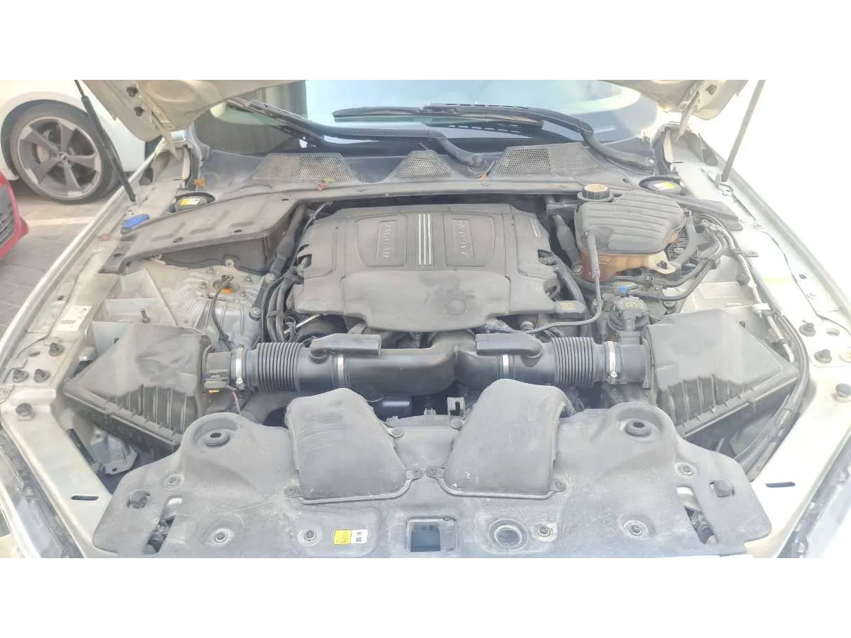 Car image 24