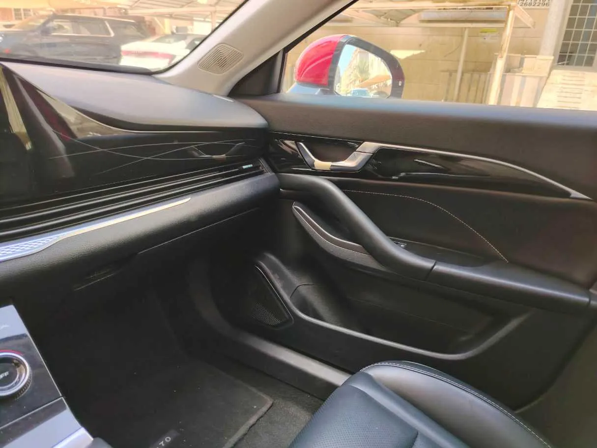 Car image 33