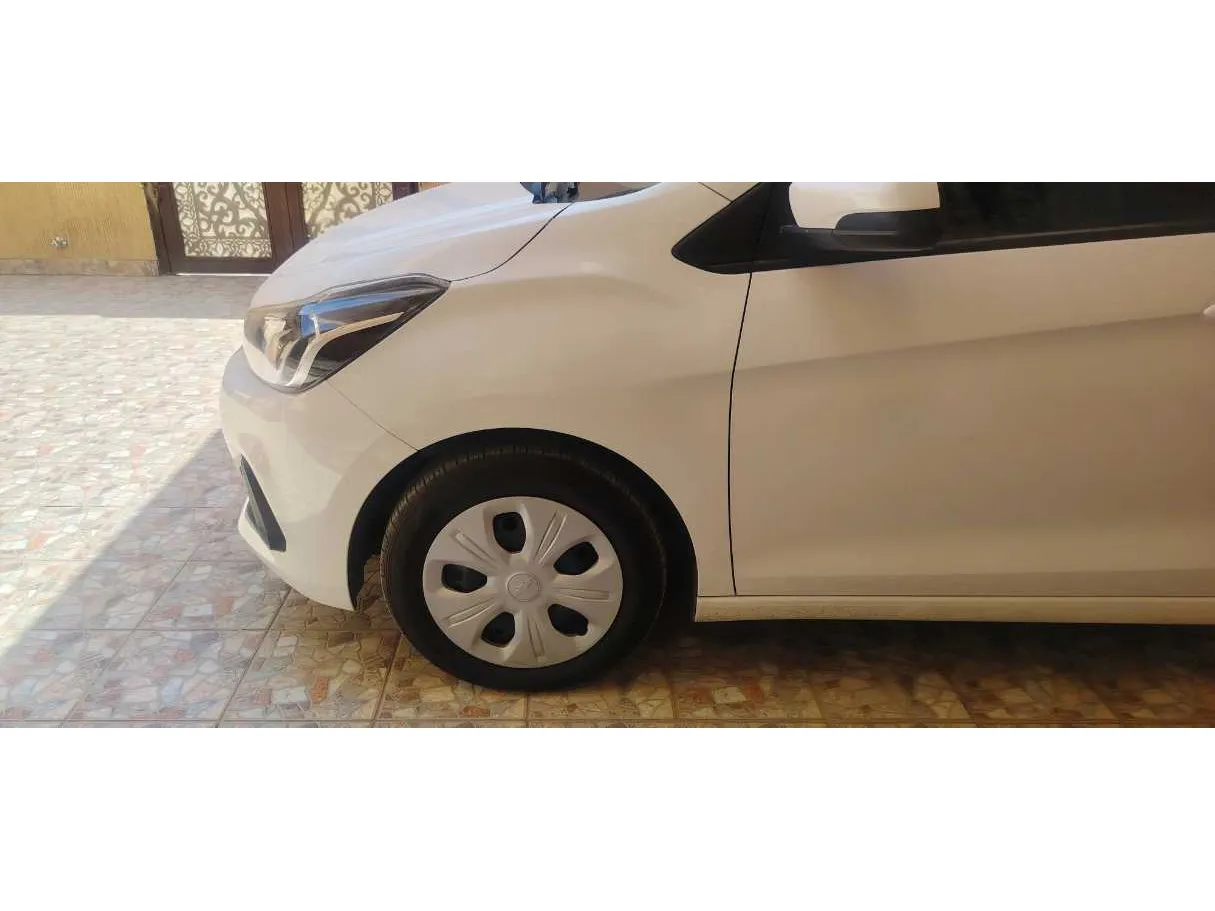 Car image 9
