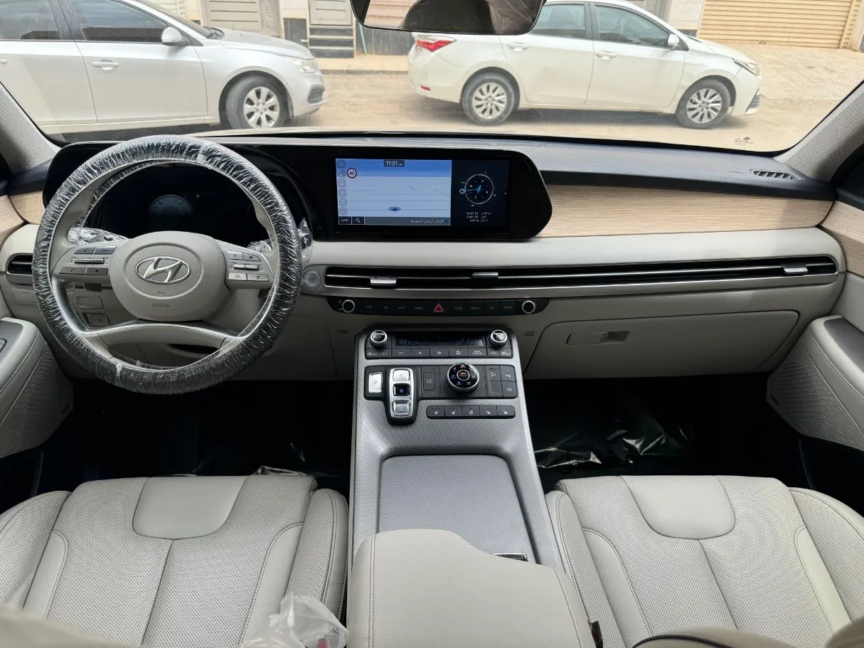 Car image 17