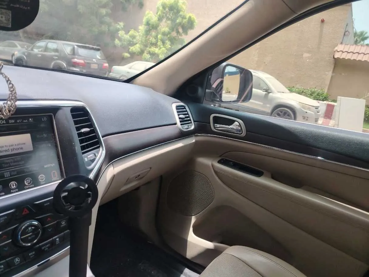 Car image 39
