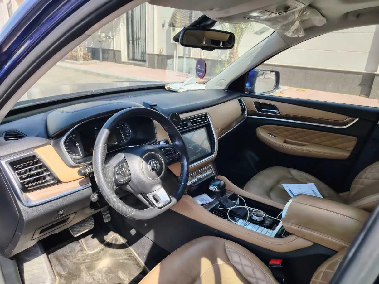 Car image 11