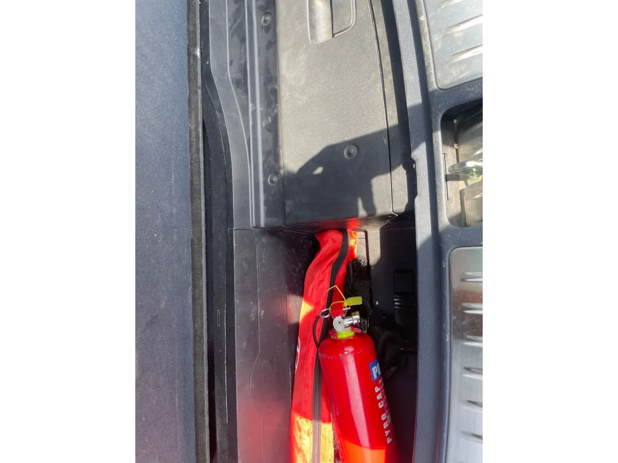 Car image 25