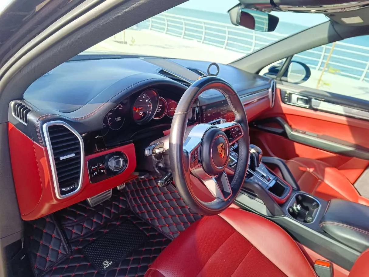 Car image 15