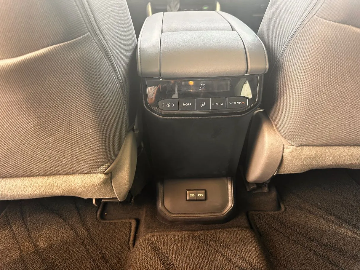 Car image 27