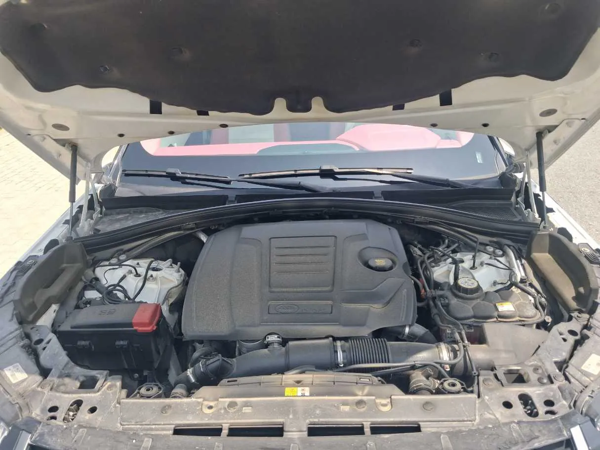 Car image 20