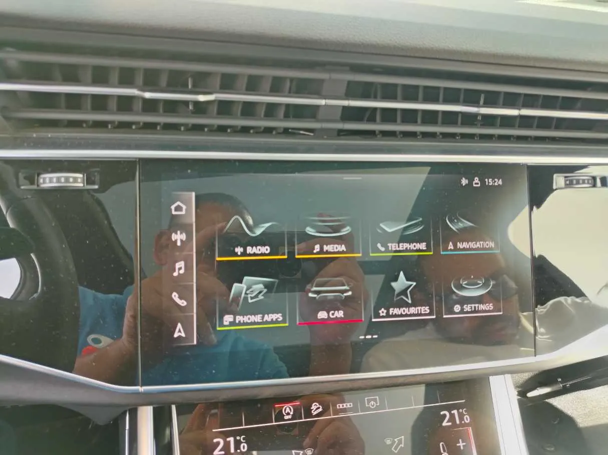 Car image 26