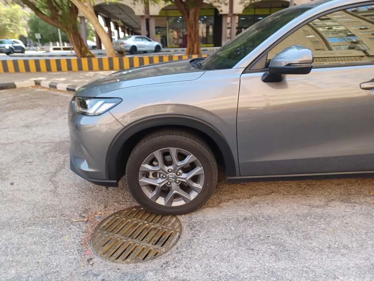 Car image 9