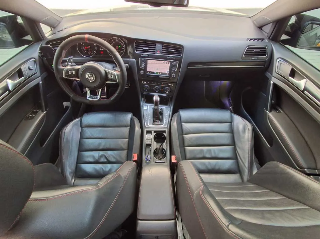 Car image 16