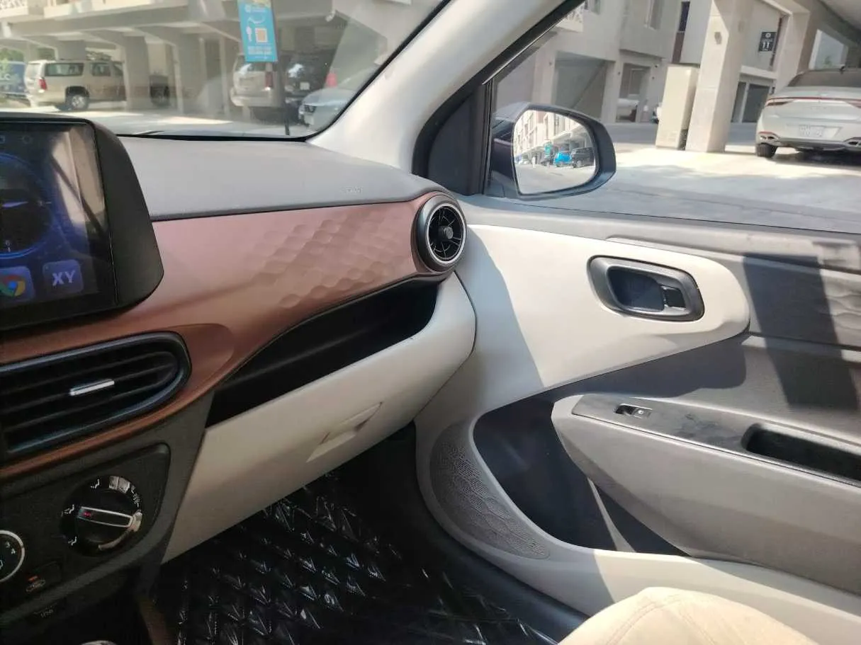 Car image 22