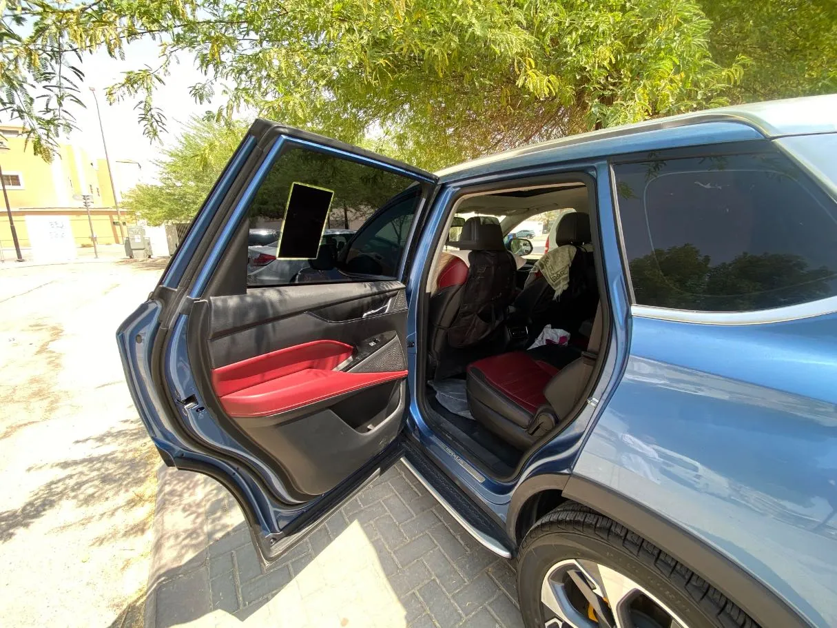 Car image 14