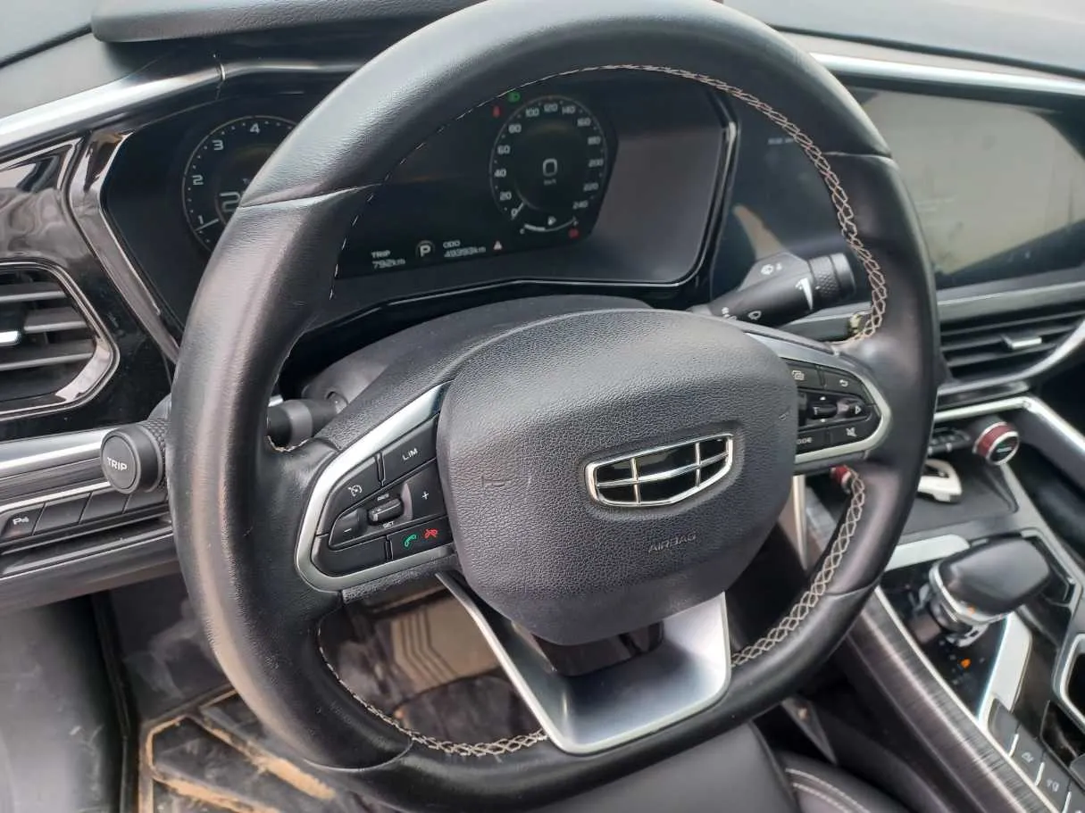 Car image 19