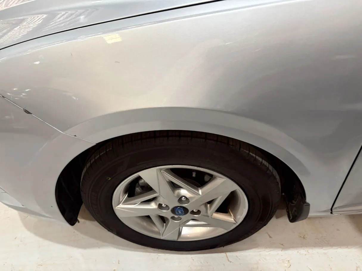 Car image 8