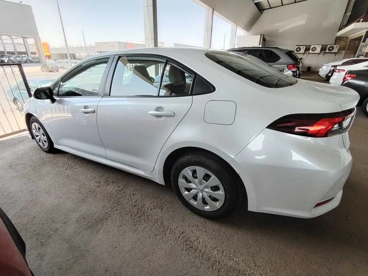 Car image 8