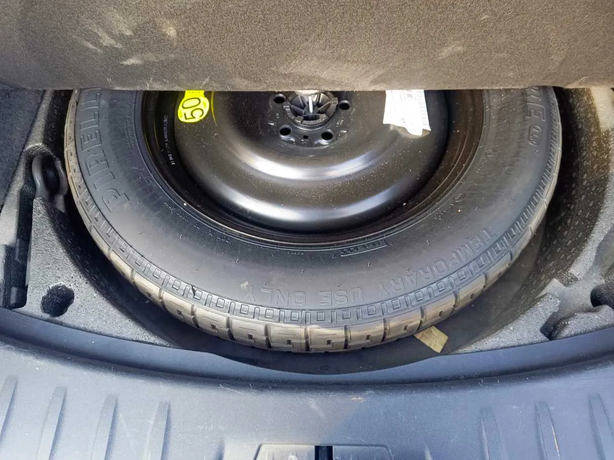 Car image 36
